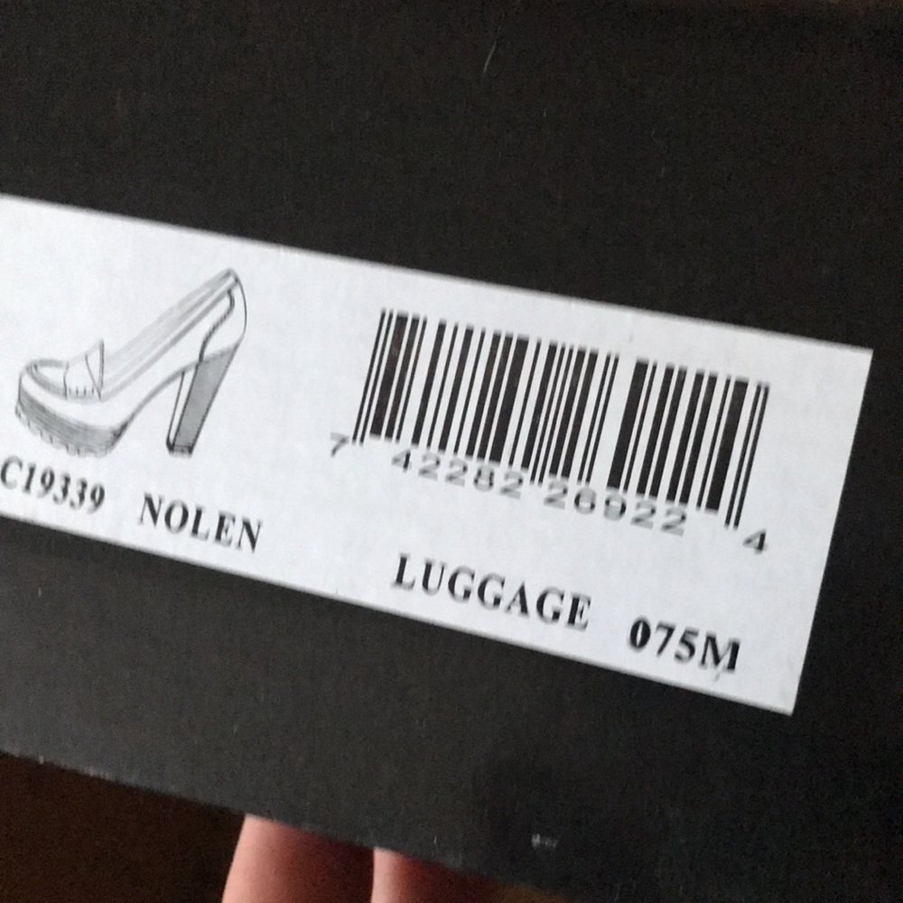 Shoes - Picture 5 of 5